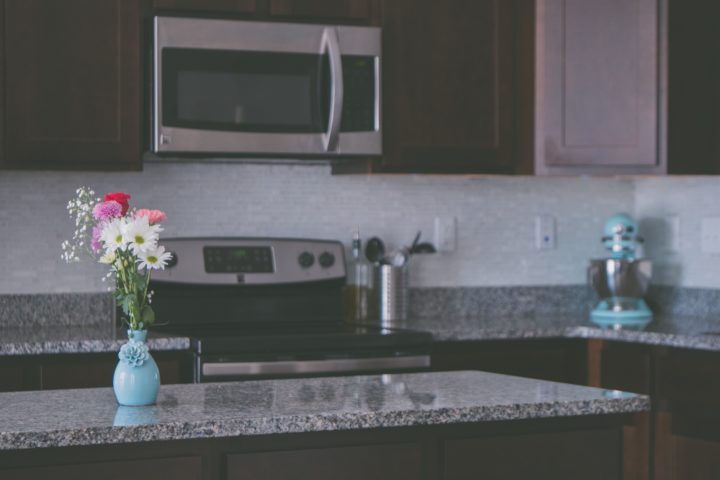 Clever Kitchen Hacks for a Sleek and Stylish Cooking Area