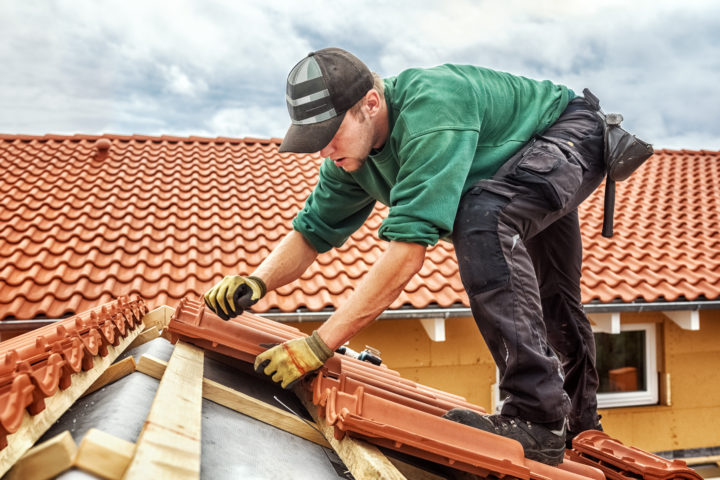 4 Reasons to Become a Roofing Contractor