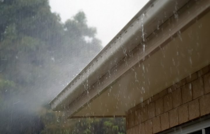 4 Tips for Safely Pressure Washing Your Gutters